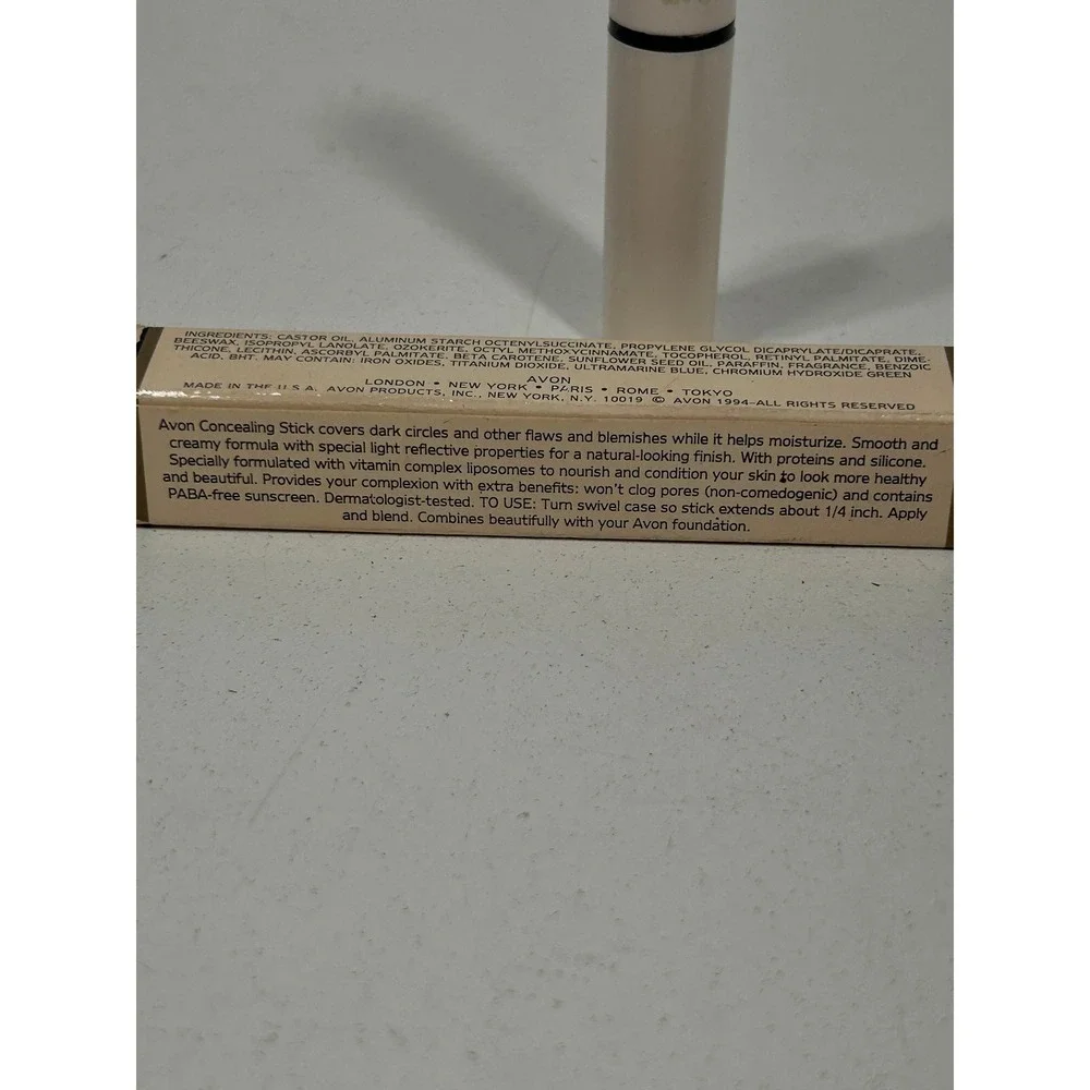 Avon Concealing Stick Light 1.7g Vintage 1994 New in Box 315-50-00
